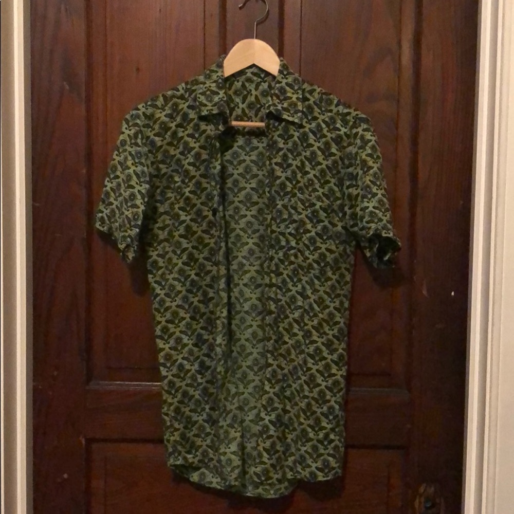 Short sleeve button up green African print shirt